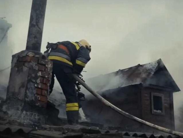 Стаття У Сумах 11-річна дівчинка врятувала трьох дітей від пожежі Ранкове місто. Одеса