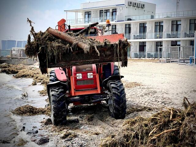 Стаття В Одесі почали розчищати пляжі від наносів з Дніпра після підриву Каховської ГЕС Ранкове місто. Одеса