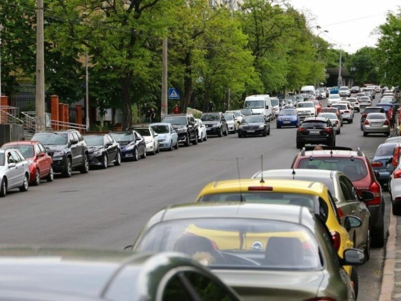 Стаття Водіям заборонили зупинятися на узбіччях: нові правила для автомобілістів Ранкове місто. Одеса