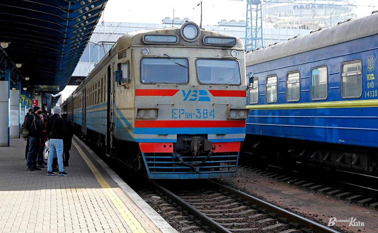 Стаття На популярні потяги з Києва та до столиці додали вагони Ранкове місто. Одеса