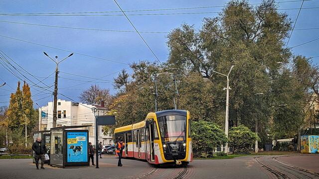 Стаття Як в Одесі ходить трисекційний трамвай на Фонтан (ВІДЕО) Ранкове місто. Одеса