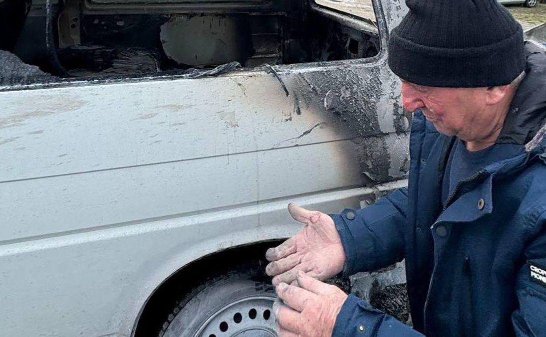 Стаття Відігнав палаючий автомобіль від сусідніх машин: поліцейські відзначили киянина Ранкове місто. Одеса