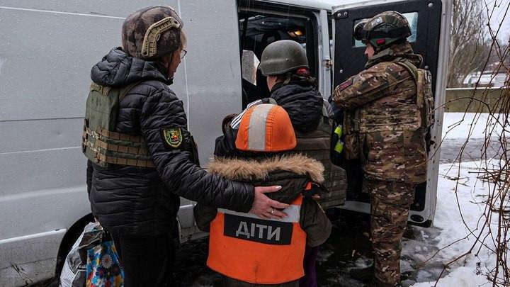 Стаття В небезпеці 72 дитини: на Донеччині розпочався п’ятий етап примусової евакуації Ранкове місто. Одеса