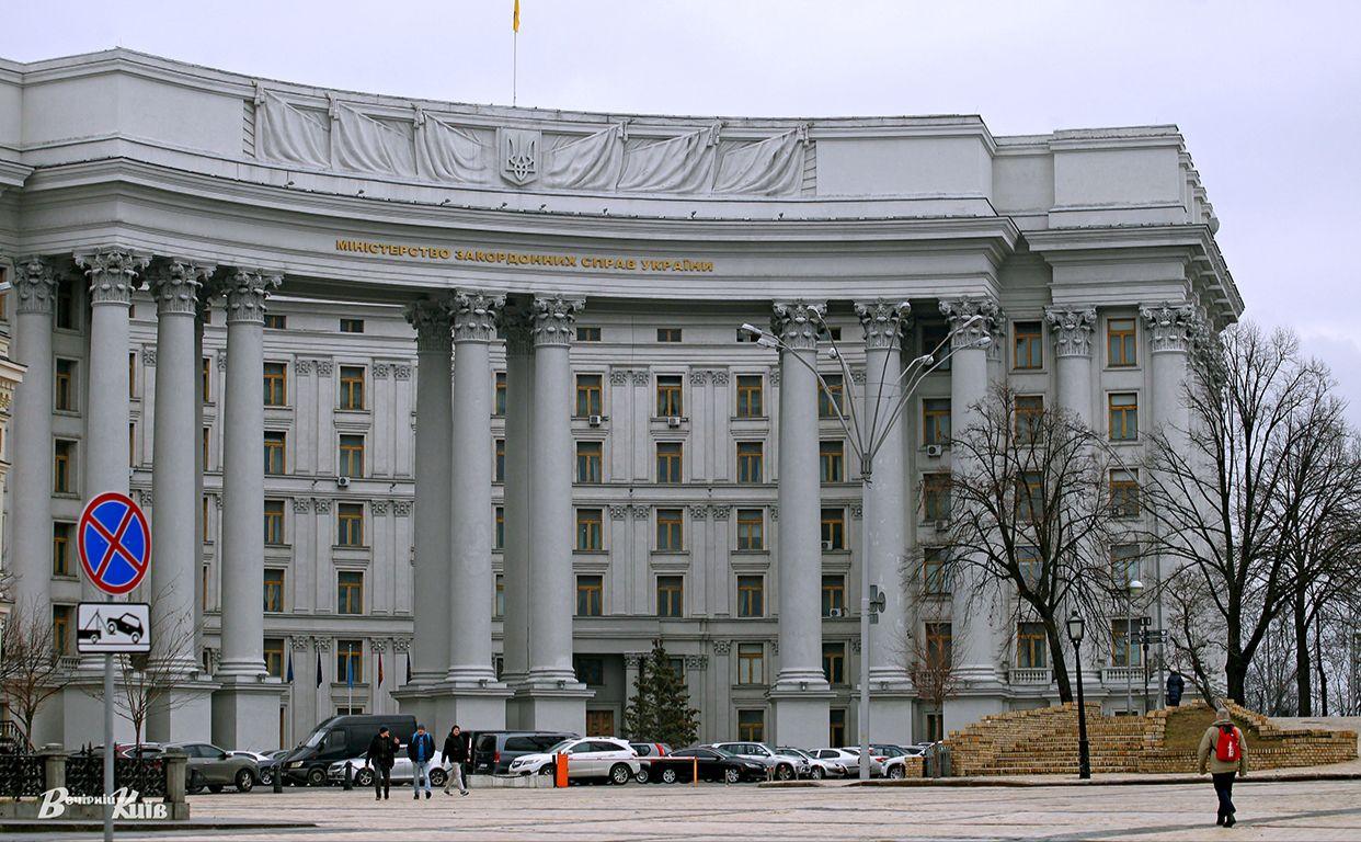 Стаття У МЗС розповіли, чому консульства України припиняють приймати громадян призовного віку Ранкове місто. Одеса