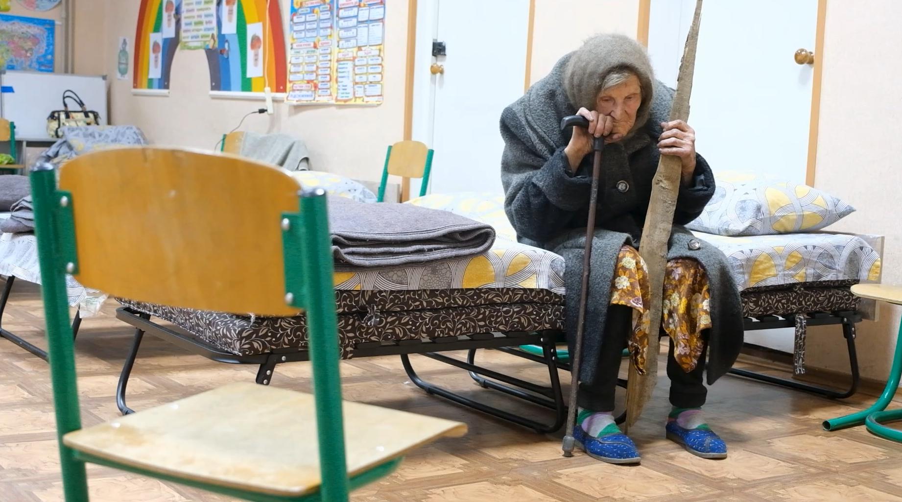 Стаття Весь день пішки без їжі та води:98-річна бабуся самотужки вийшла з Очеретиного, яке атакують росіяни Ранкове місто. Одеса