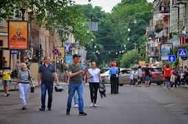 Стаття Цьогоріч в Одесі не буде пішохідної зони у центрі: на вулицях зменшилась кількість людей Ранкове місто. Одеса