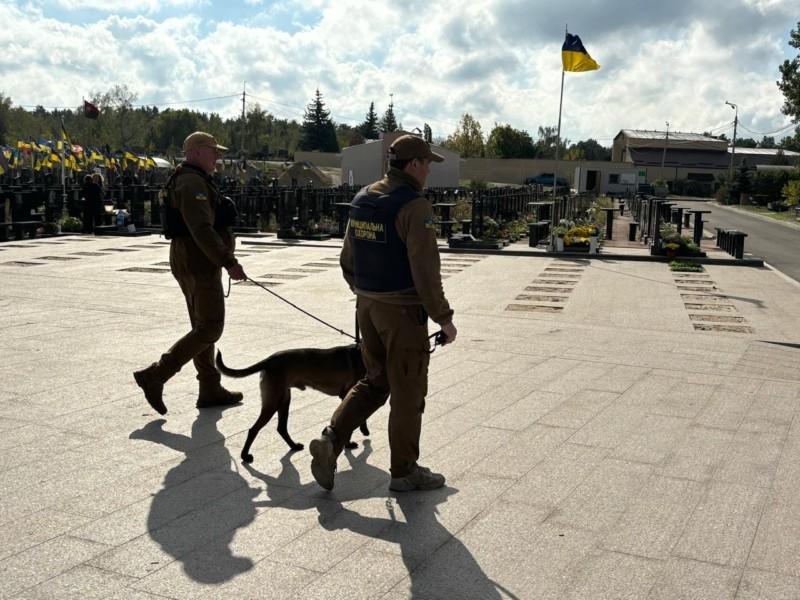 Стаття У столичних муніципалів з’явились чотирилапі помічники Ранкове місто. Одеса