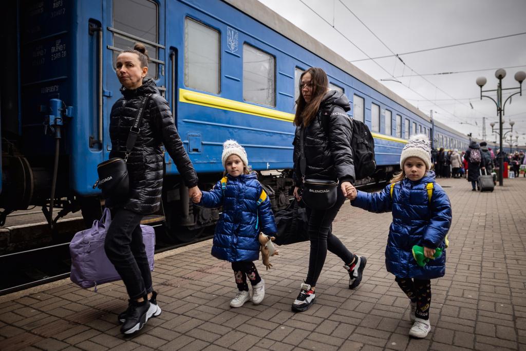 Стаття Евакуація жителів Донеччини: волонтери вивозять людей з подальшим розселенням: як записатися Ранкове місто. Одеса